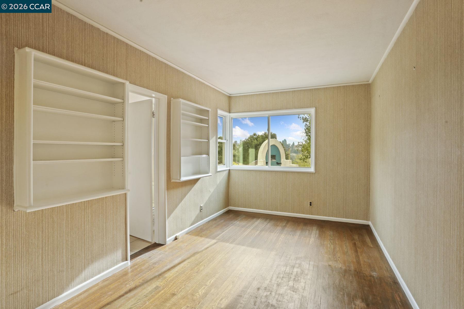 Detail Gallery Image 25 of 55 For 204 El Camino Real, Berkeley,  CA 94705-2825 - 5 Beds | 3/1 Baths