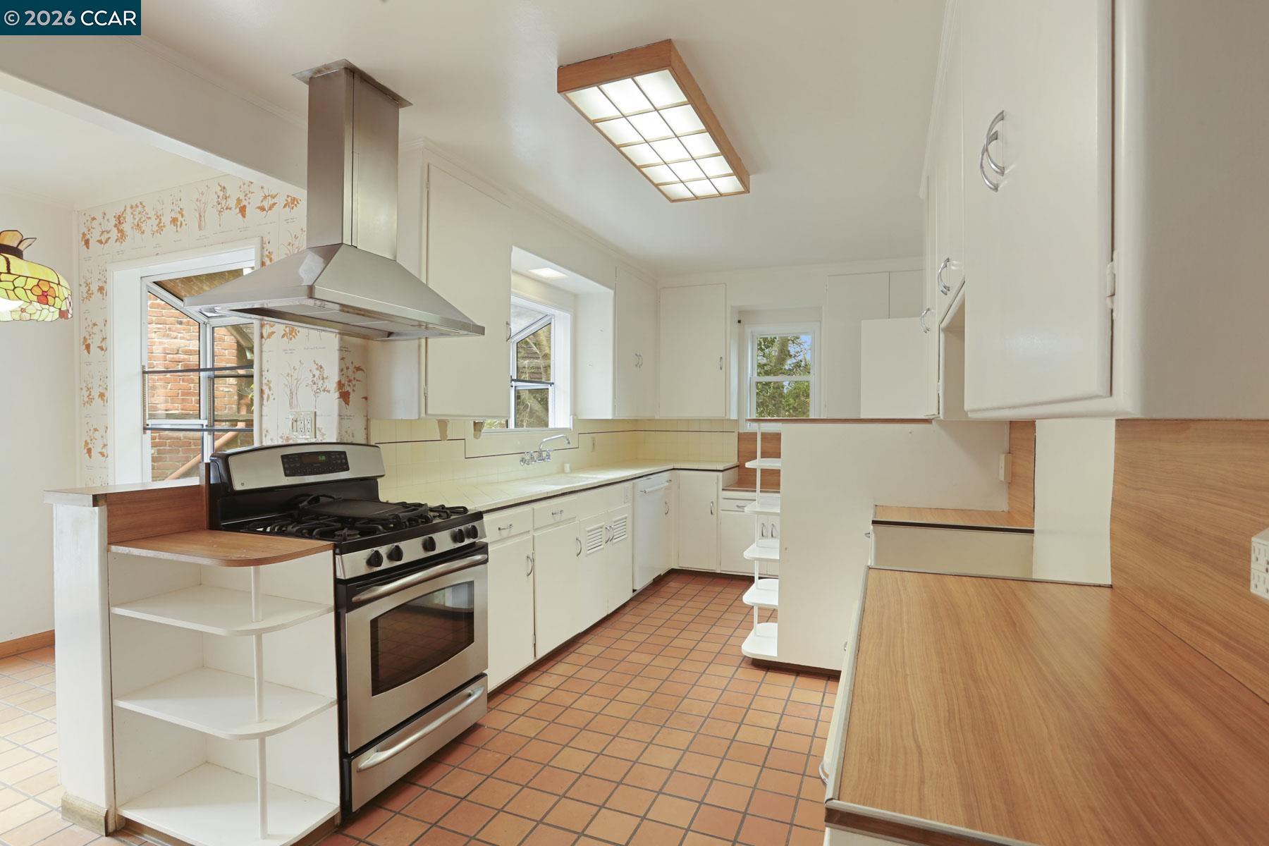 Detail Gallery Image 30 of 55 For 204 El Camino Real, Berkeley,  CA 94705-2825 - 5 Beds | 3/1 Baths