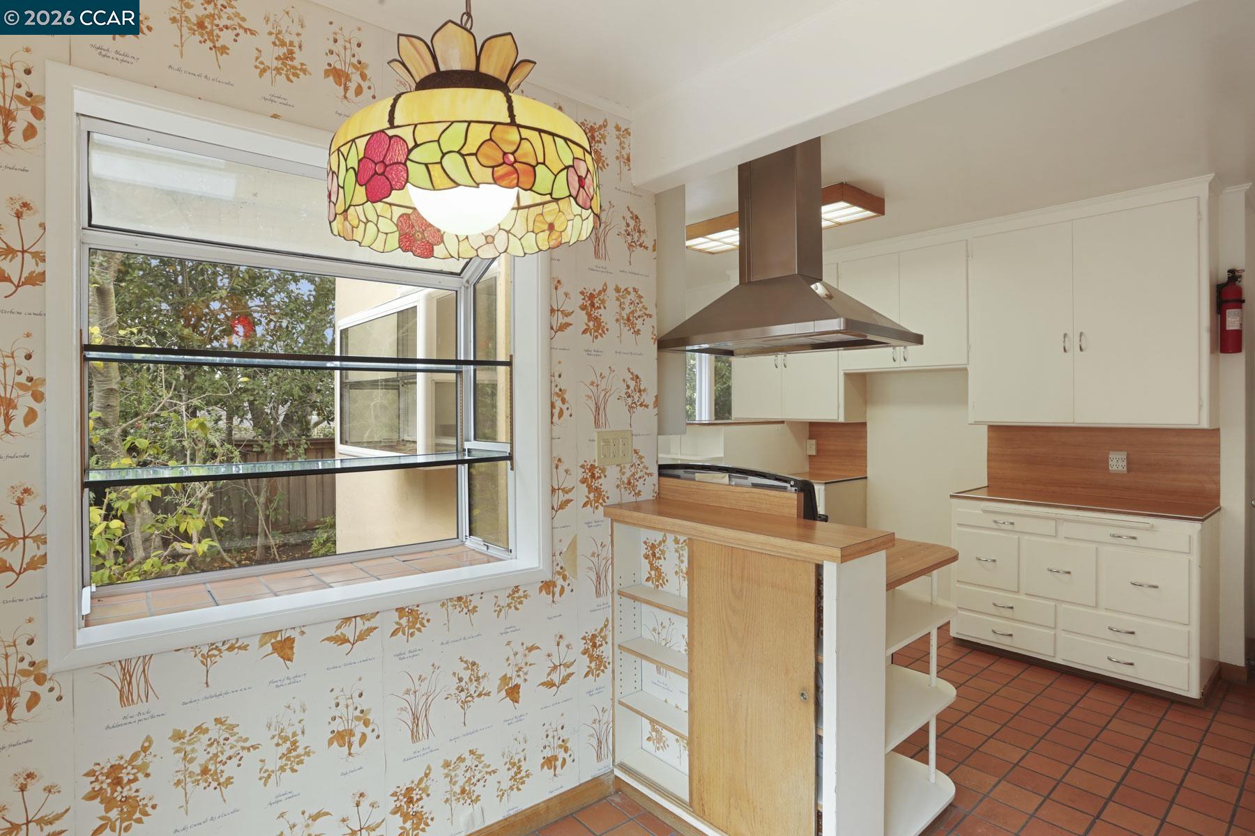 Detail Gallery Image 33 of 55 For 204 El Camino Real, Berkeley,  CA 94705-2825 - 5 Beds | 3/1 Baths