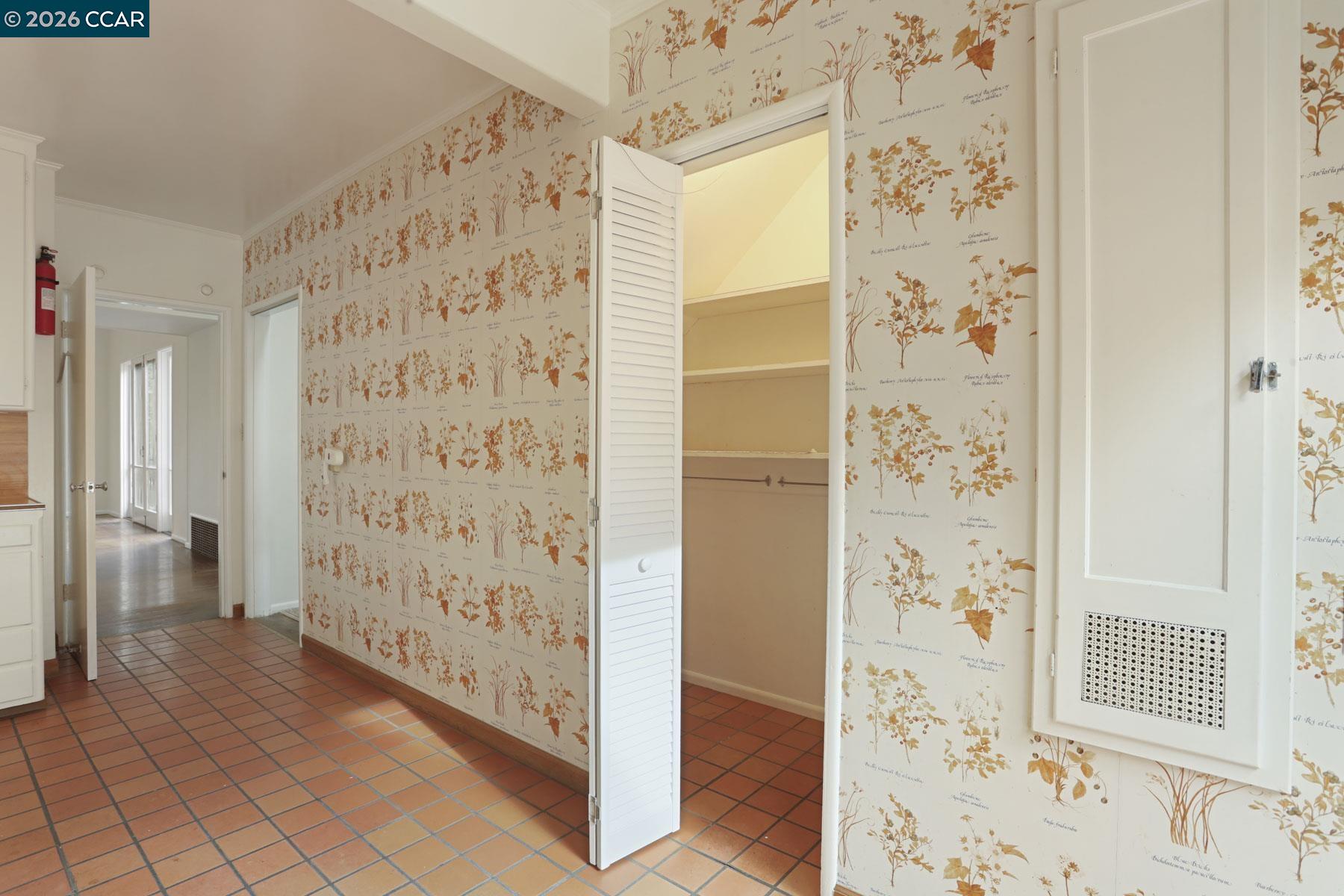 Detail Gallery Image 34 of 55 For 204 El Camino Real, Berkeley,  CA 94705-2825 - 5 Beds | 3/1 Baths