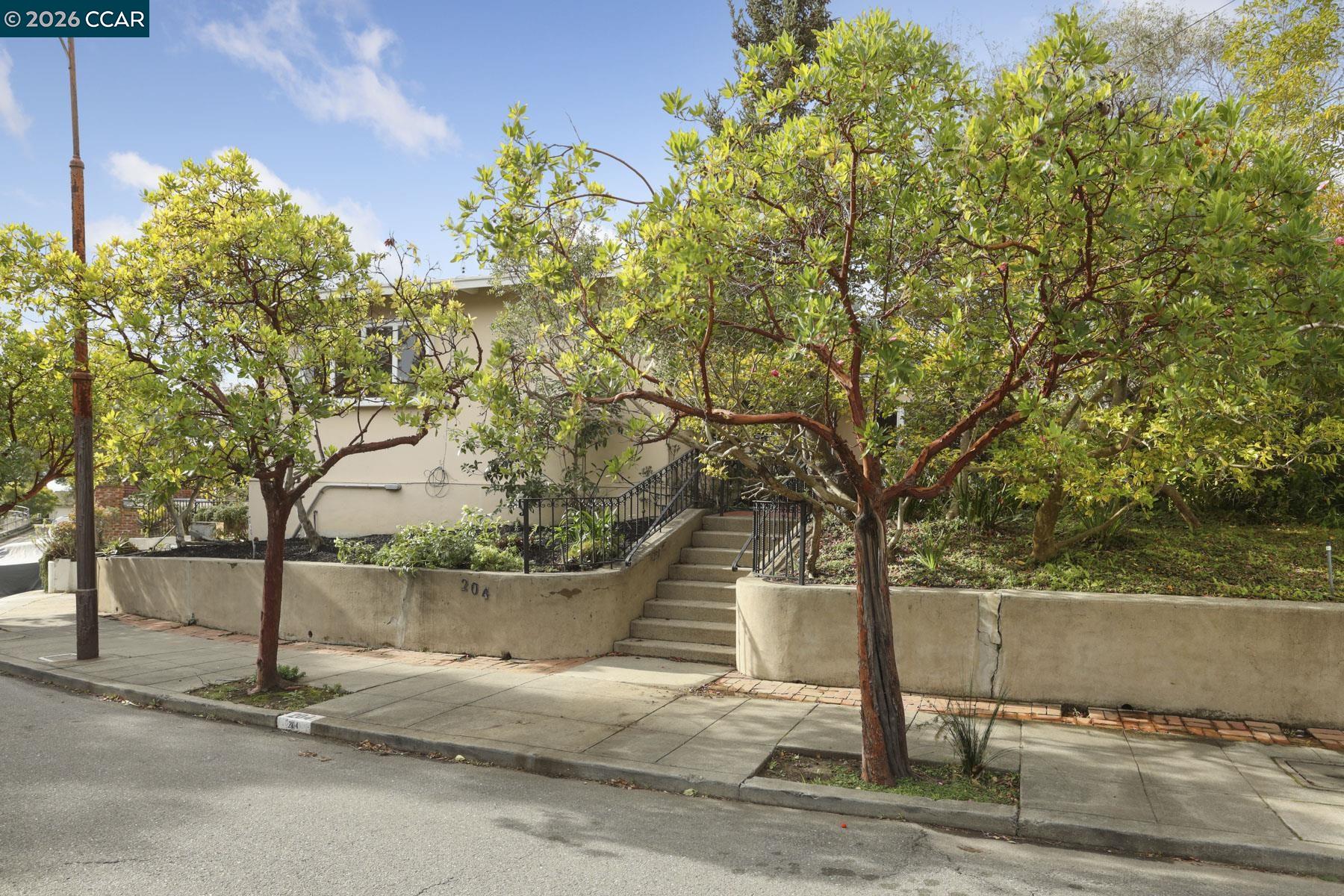 Detail Gallery Image 49 of 55 For 204 El Camino Real, Berkeley,  CA 94705-2825 - 5 Beds | 3/1 Baths