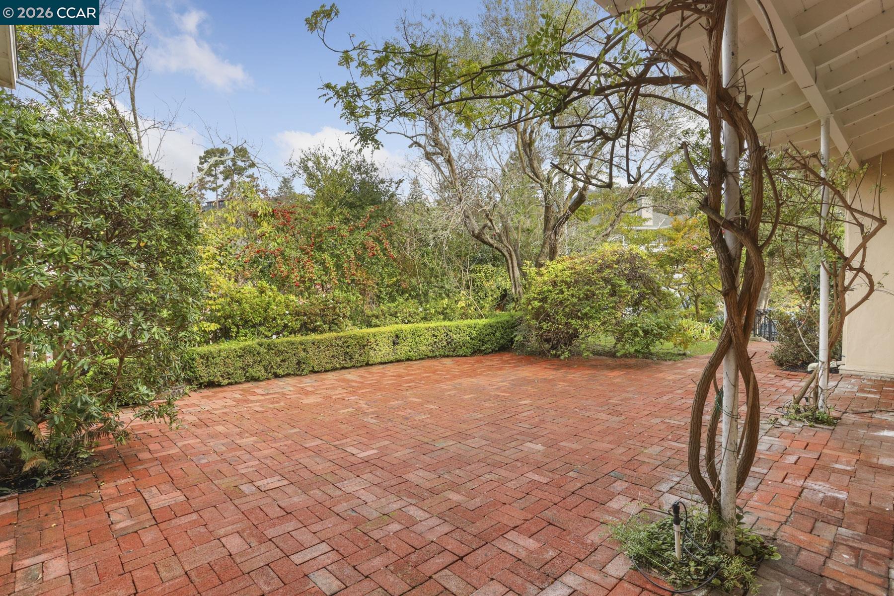 Detail Gallery Image 7 of 55 For 204 El Camino Real, Berkeley,  CA 94705-2825 - 5 Beds | 3/1 Baths