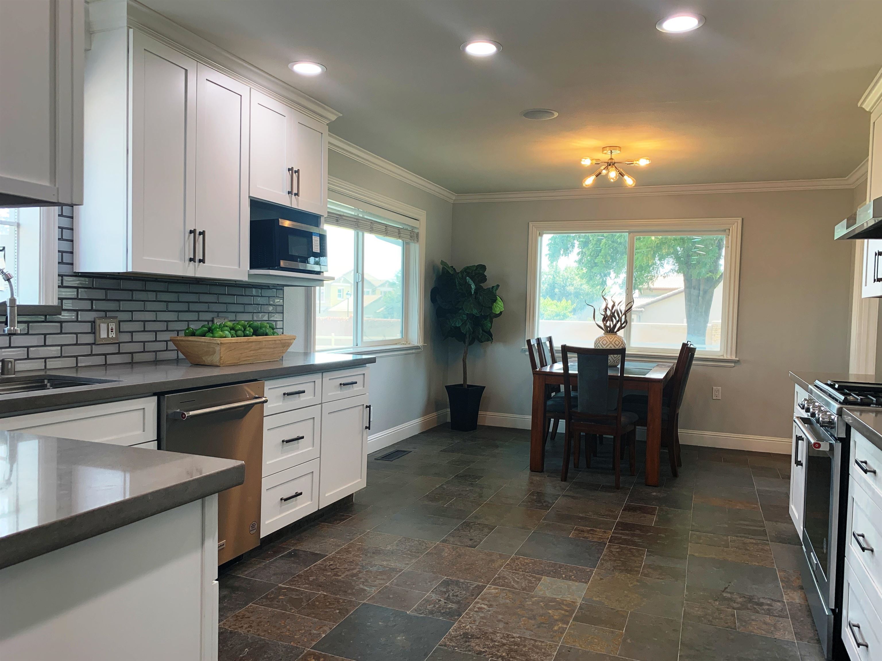 Detail Gallery Image 8 of 59 For 320 Fairview Ave, Brentwood,  CA 94513 - 5 Beds | 3 Baths