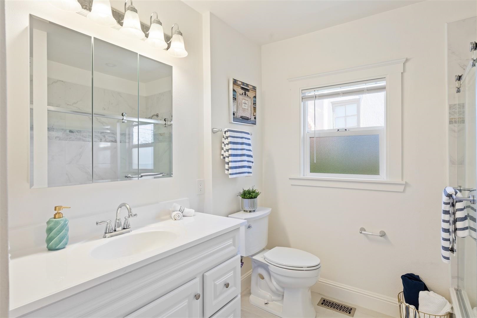 Detail Gallery Image 28 of 59 For 1524 Blake St, Berkeley,  CA 94703 - 4 Beds | 3 Baths