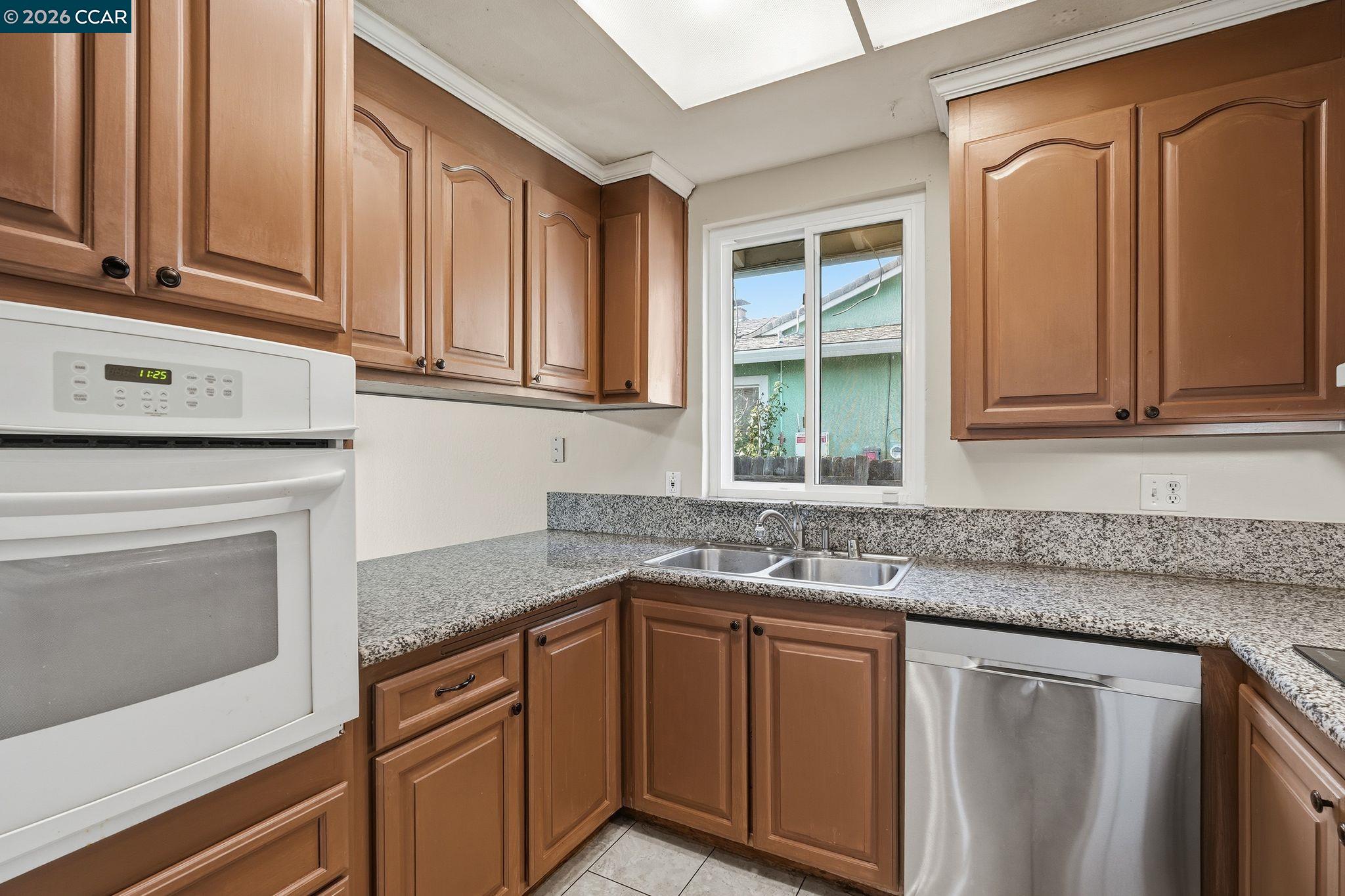Detail Gallery Image 4 of 26 For 4690 Brookfield Drive, Sacramento,  CA 95823 - 4 Beds | 2 Baths
