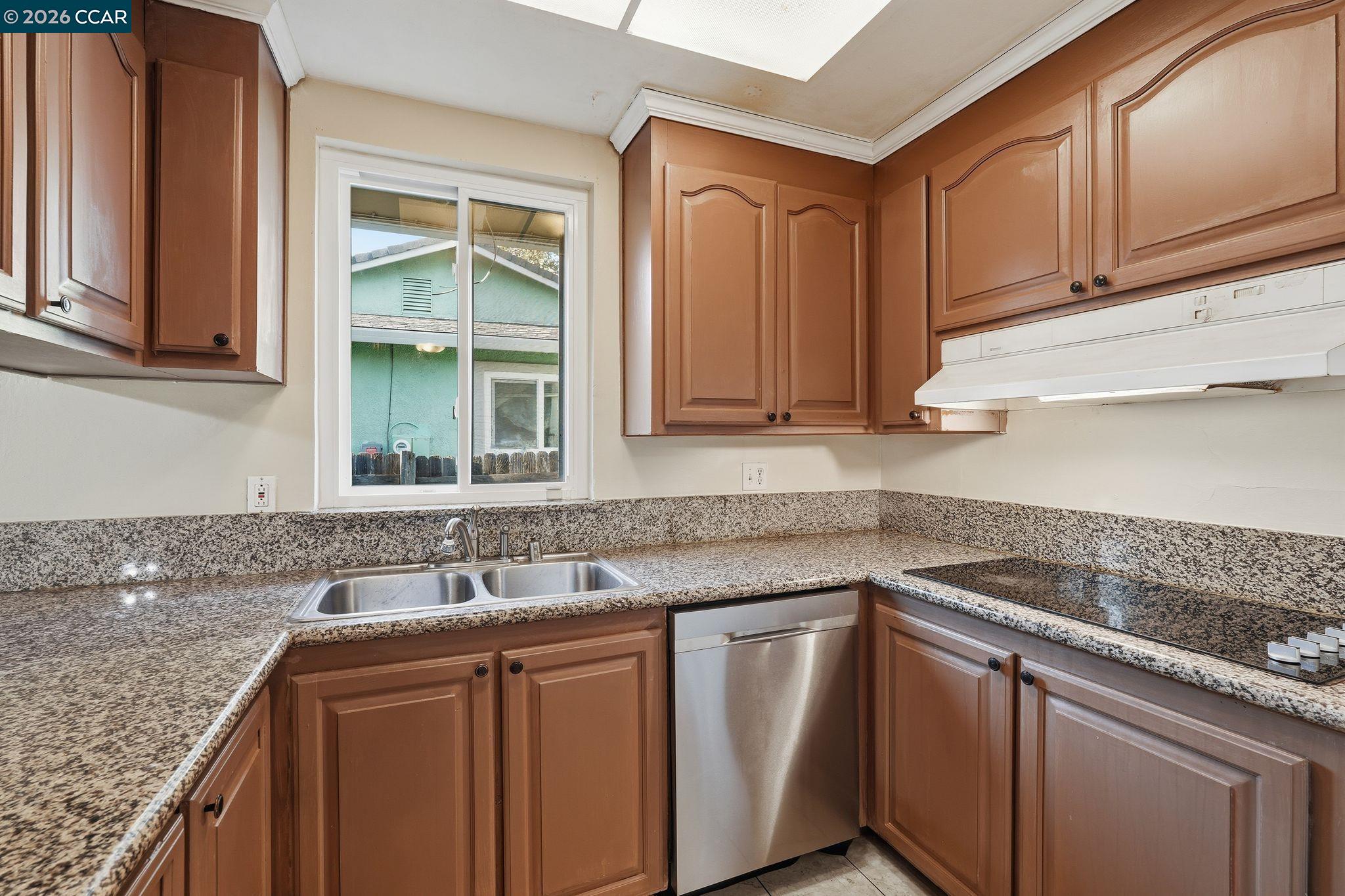 Detail Gallery Image 5 of 26 For 4690 Brookfield Drive, Sacramento,  CA 95823 - 4 Beds | 2 Baths