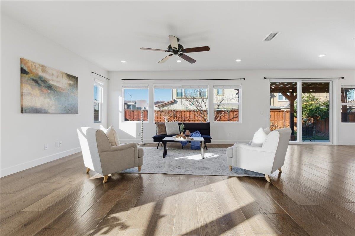 Detail Gallery Image 5 of 31 For 2481 Azalea Ave, Tracy,  CA 95376 - 4 Beds | 3 Baths