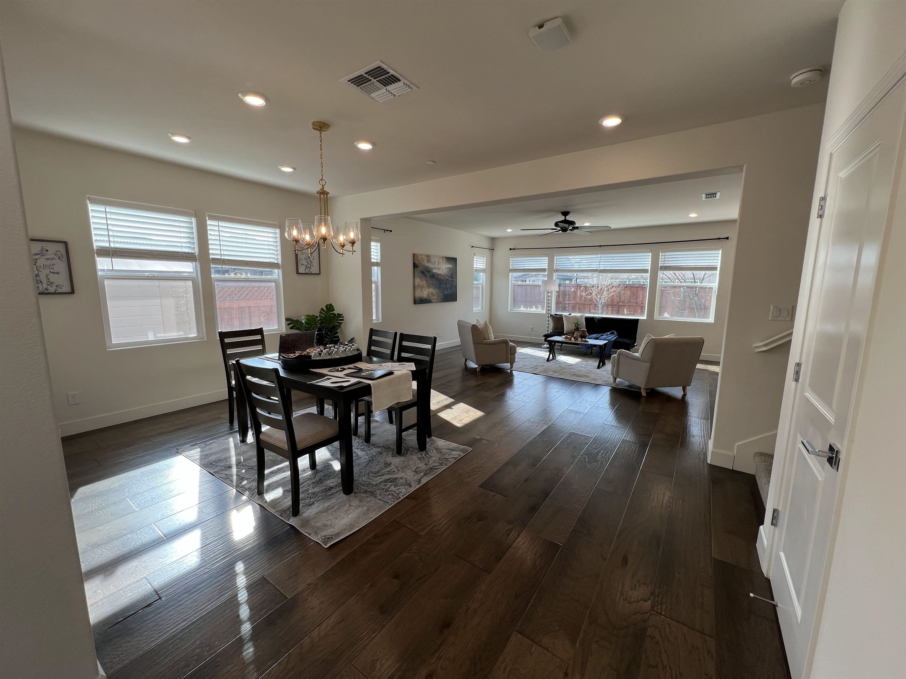 Detail Gallery Image 5 of 29 For 2481 Azalea Ave, Tracy,  CA 95376 - 4 Beds | 3 Baths