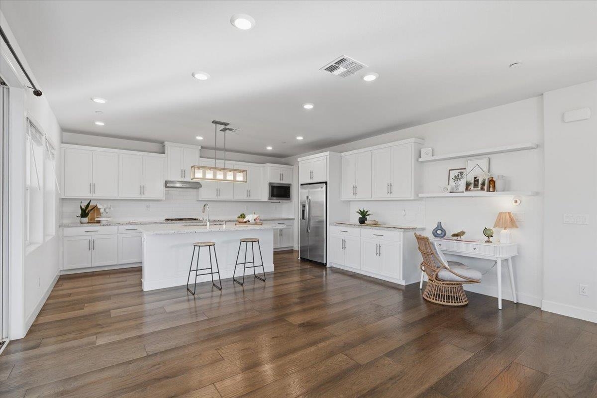 Detail Gallery Image 8 of 31 For 2481 Azalea Ave, Tracy,  CA 95376 - 4 Beds | 3 Baths