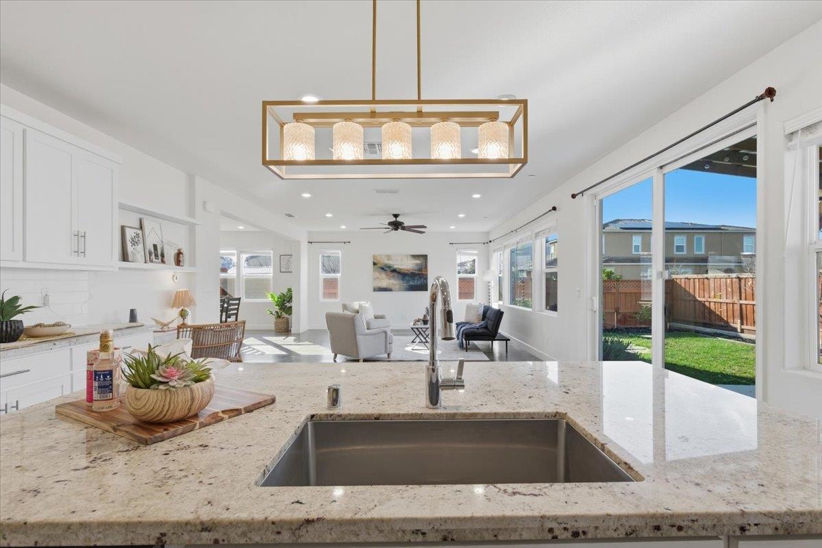 Detail Gallery Image 9 of 31 For 2481 Azalea Ave, Tracy,  CA 95376 - 4 Beds | 3 Baths