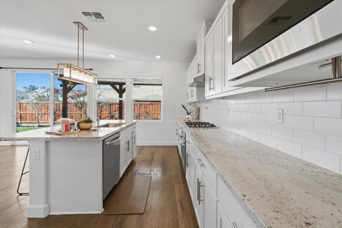 Detail Gallery Image 10 of 31 For 2481 Azalea Ave, Tracy,  CA 95376 - 4 Beds | 3 Baths