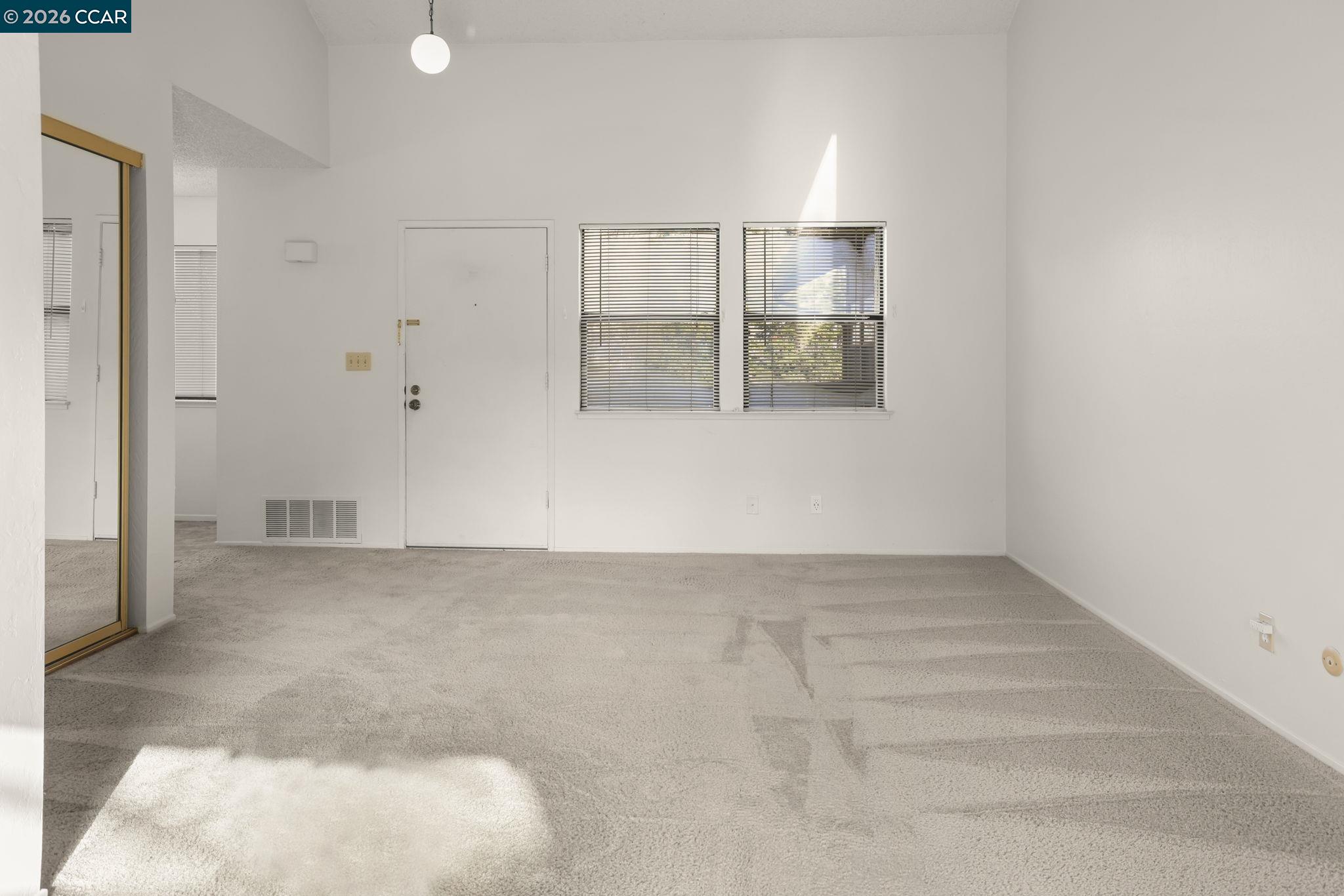 Photo #4: 41121097 Listing: Photo #4