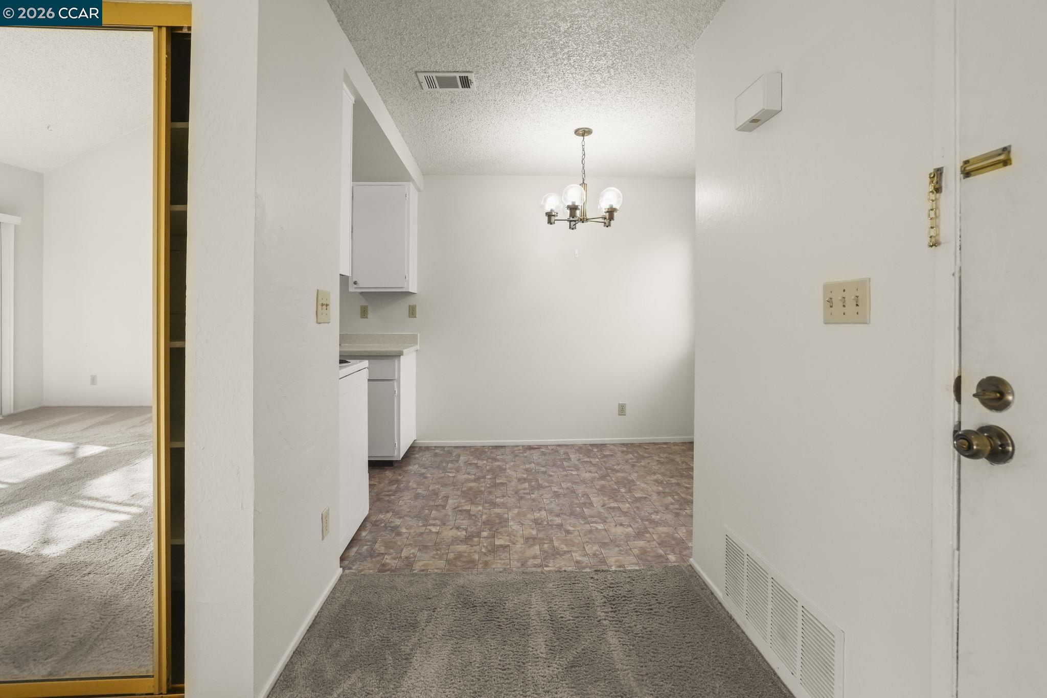 Photo #6: 41121097 Listing: Photo #6