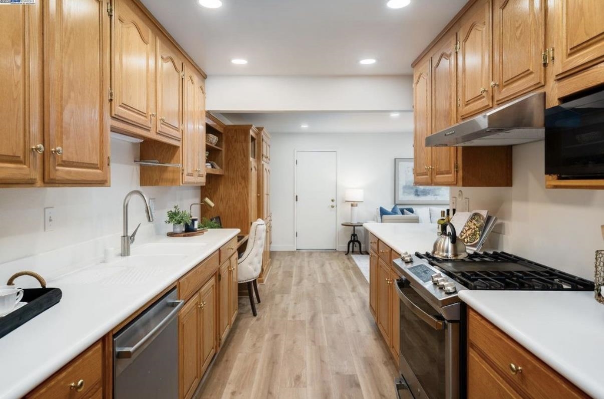 Detail Gallery Image 14 of 38 For 725 Old Creek Rd, Danville,  CA 94526 - 3 Beds | 2/1 Baths