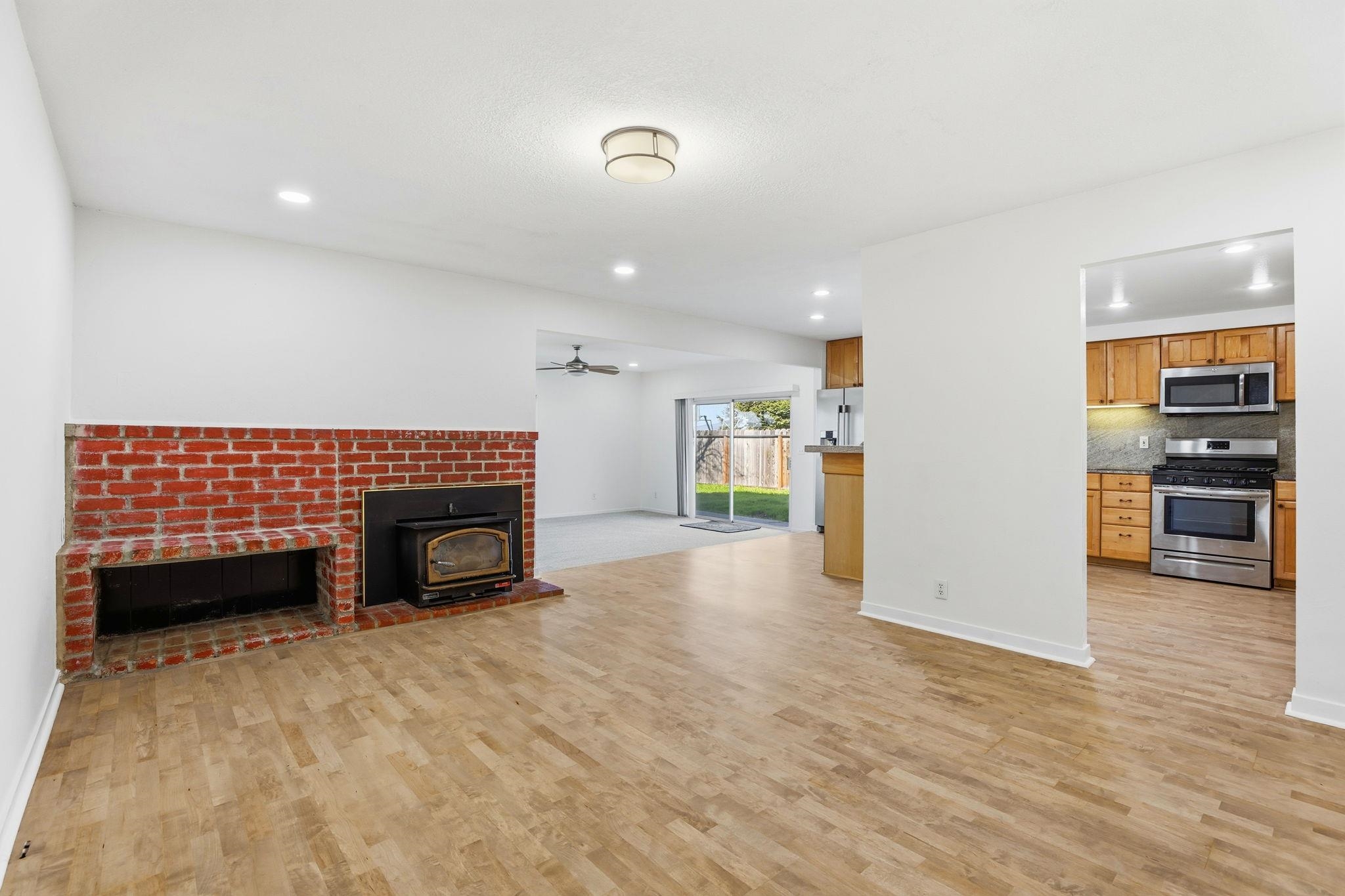 Detail Gallery Image 6 of 37 For 2060 Broadmoor St, Livermore,  CA 94551 - 3 Beds | 2 Baths