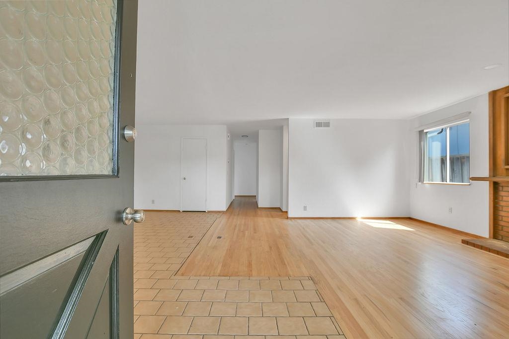 Detail Gallery Image 2 of 28 For 5035 Grimsby Dr, San Jose,  CA 95130 - 5 Beds | 2/1 Baths