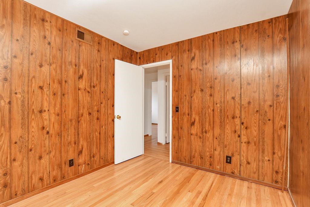 Detail Gallery Image 11 of 28 For 5035 Grimsby Dr, San Jose,  CA 95130 - 5 Beds | 2/1 Baths