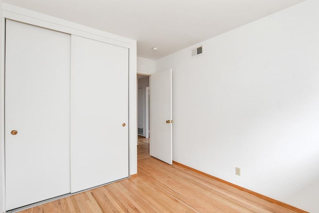 Detail Gallery Image 13 of 28 For 5035 Grimsby Dr, San Jose,  CA 95130 - 5 Beds | 2/1 Baths