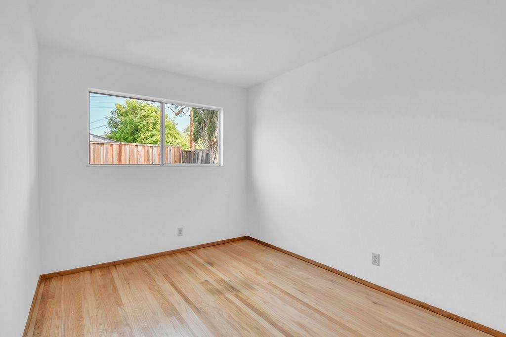 Detail Gallery Image 14 of 28 For 5035 Grimsby Dr, San Jose,  CA 95130 - 5 Beds | 2/1 Baths