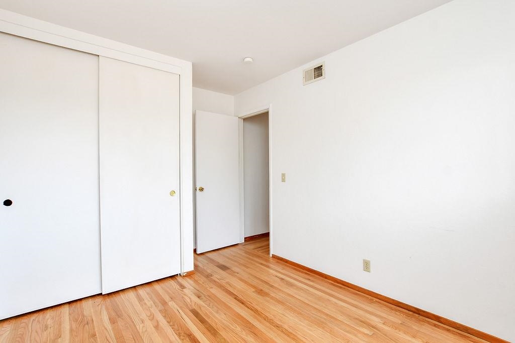 Detail Gallery Image 15 of 28 For 5035 Grimsby Dr, San Jose,  CA 95130 - 5 Beds | 2/1 Baths