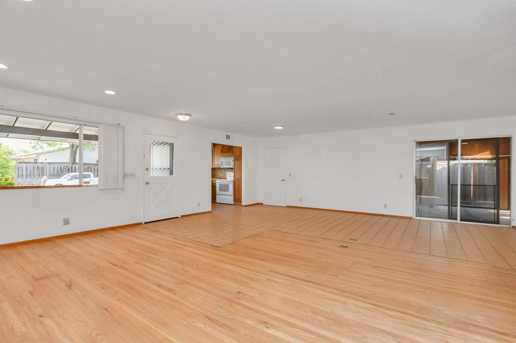 Detail Gallery Image 4 of 28 For 5035 Grimsby Dr, San Jose,  CA 95130 - 5 Beds | 2/1 Baths