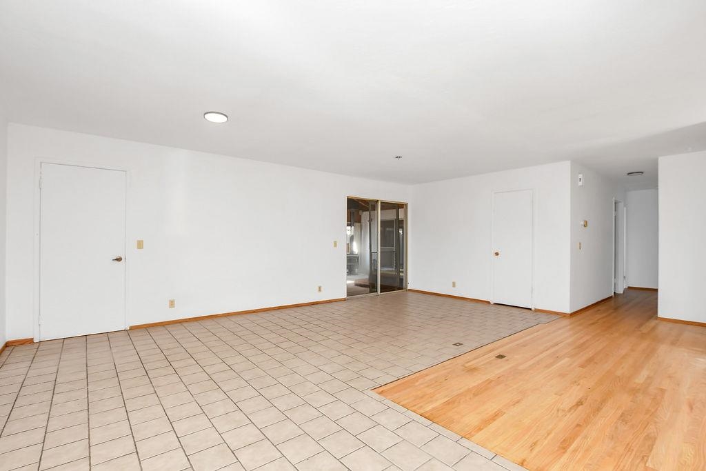 Detail Gallery Image 5 of 28 For 5035 Grimsby Dr, San Jose,  CA 95130 - 5 Beds | 2/1 Baths