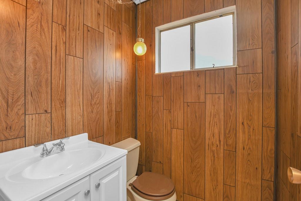 Detail Gallery Image 9 of 28 For 5035 Grimsby Dr, San Jose,  CA 95130 - 5 Beds | 2/1 Baths