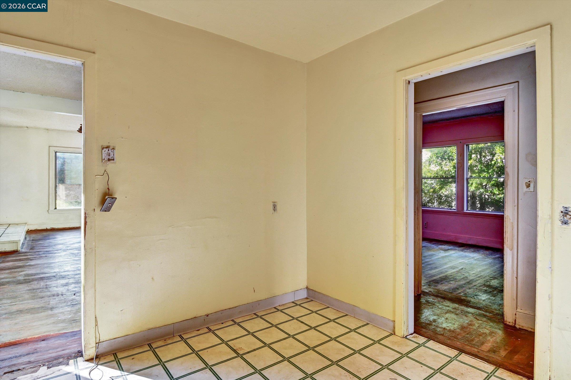 Detail Gallery Image 12 of 40 For 1711 Carleton St, Berkeley,  CA 94703 - 4 Beds | 1 Baths