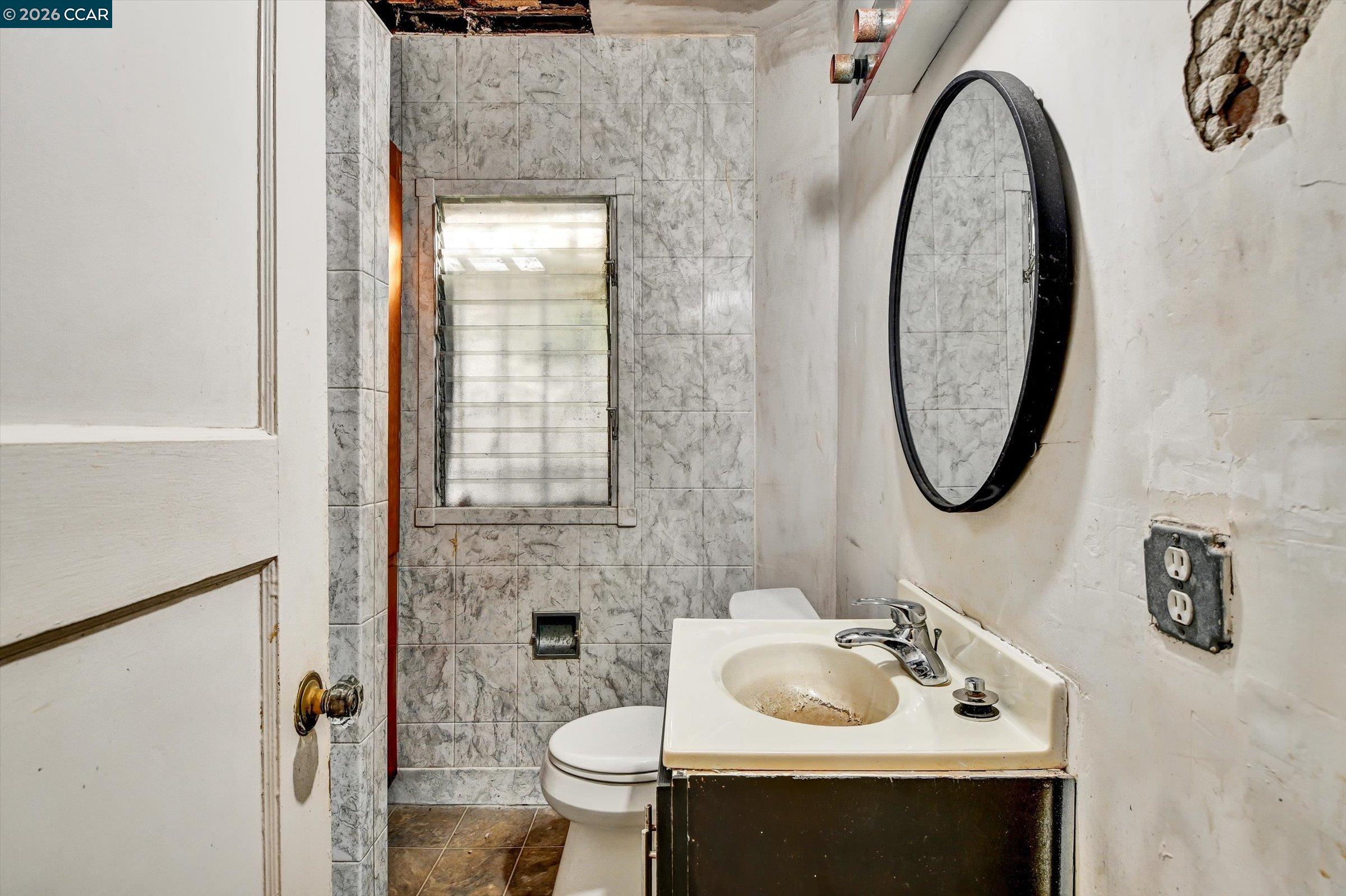 Detail Gallery Image 17 of 40 For 1711 Carleton St, Berkeley,  CA 94703 - 4 Beds | 1 Baths