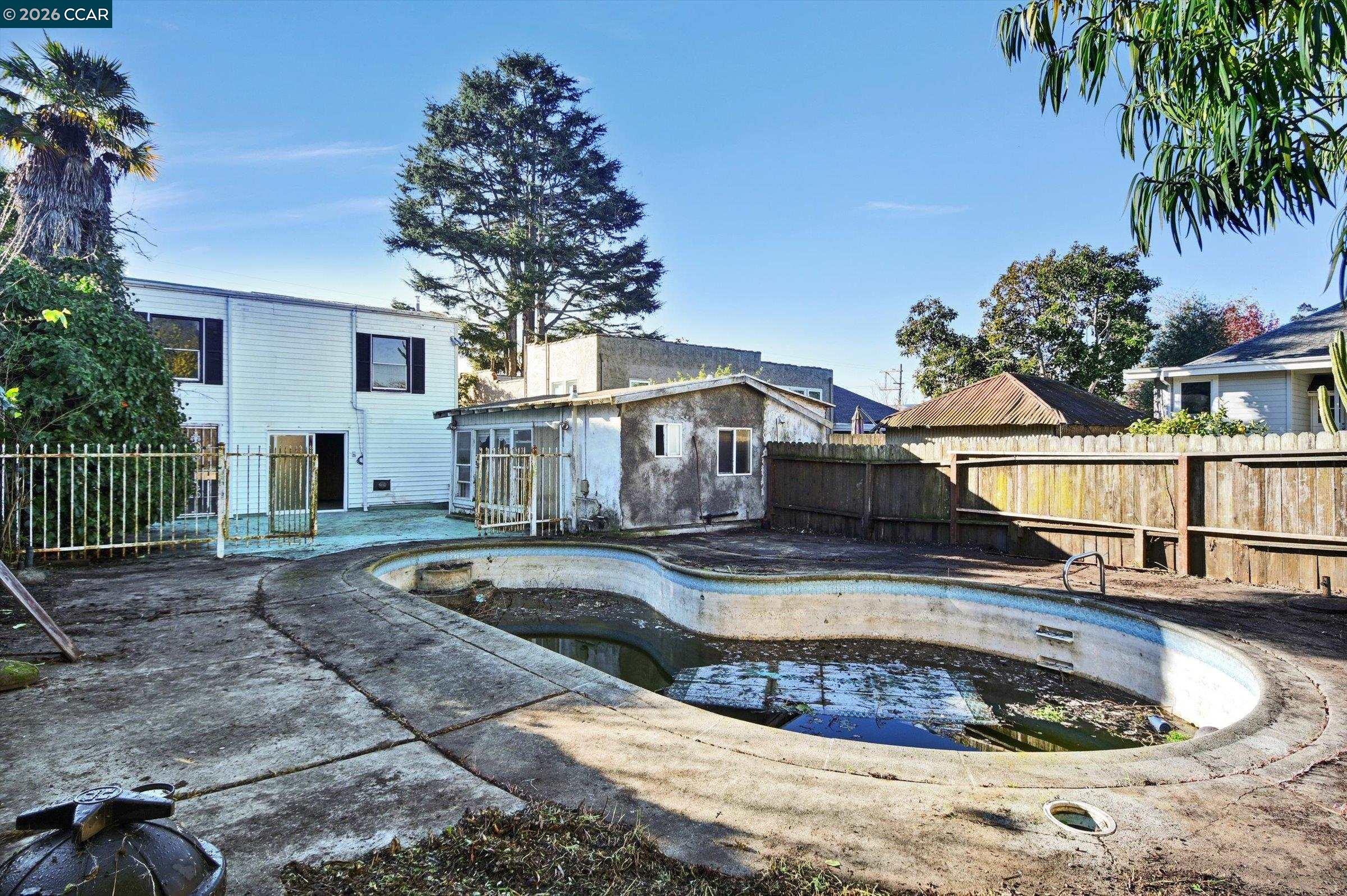 Detail Gallery Image 31 of 40 For 1711 Carleton St, Berkeley,  CA 94703 - 4 Beds | 1 Baths