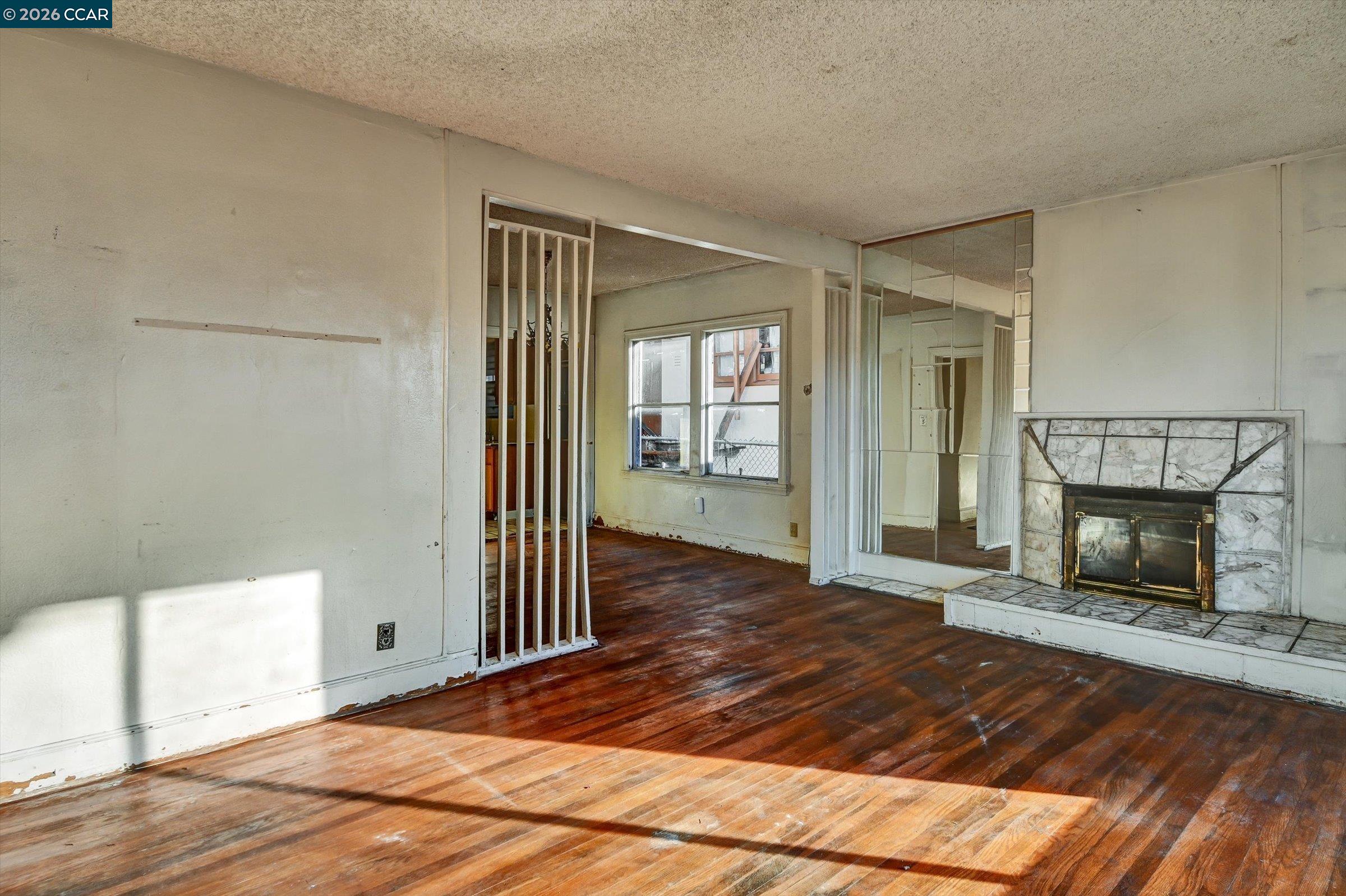 Detail Gallery Image 5 of 40 For 1711 Carleton St, Berkeley,  CA 94703 - 4 Beds | 1 Baths