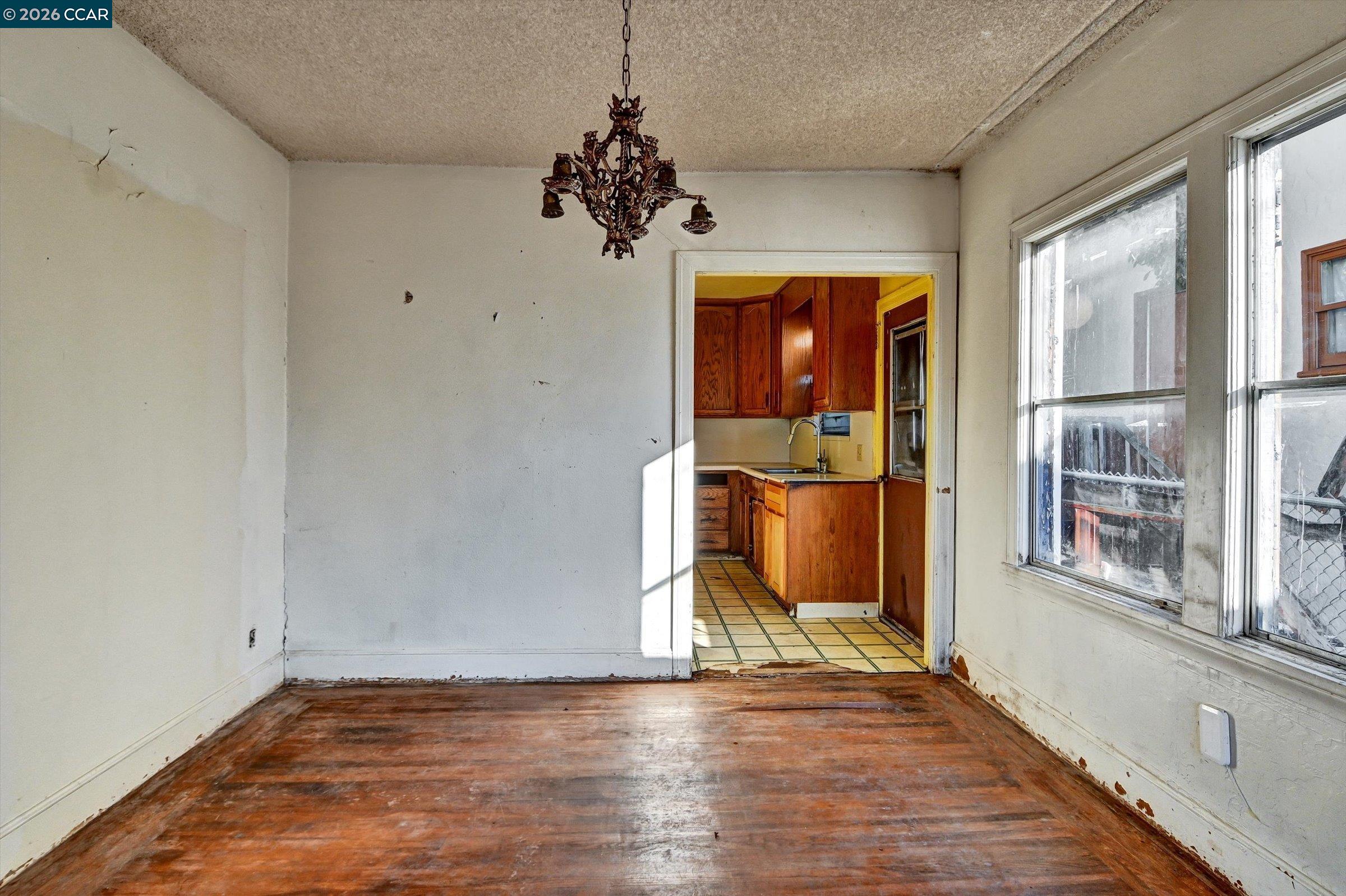 Detail Gallery Image 6 of 40 For 1711 Carleton St, Berkeley,  CA 94703 - 4 Beds | 1 Baths