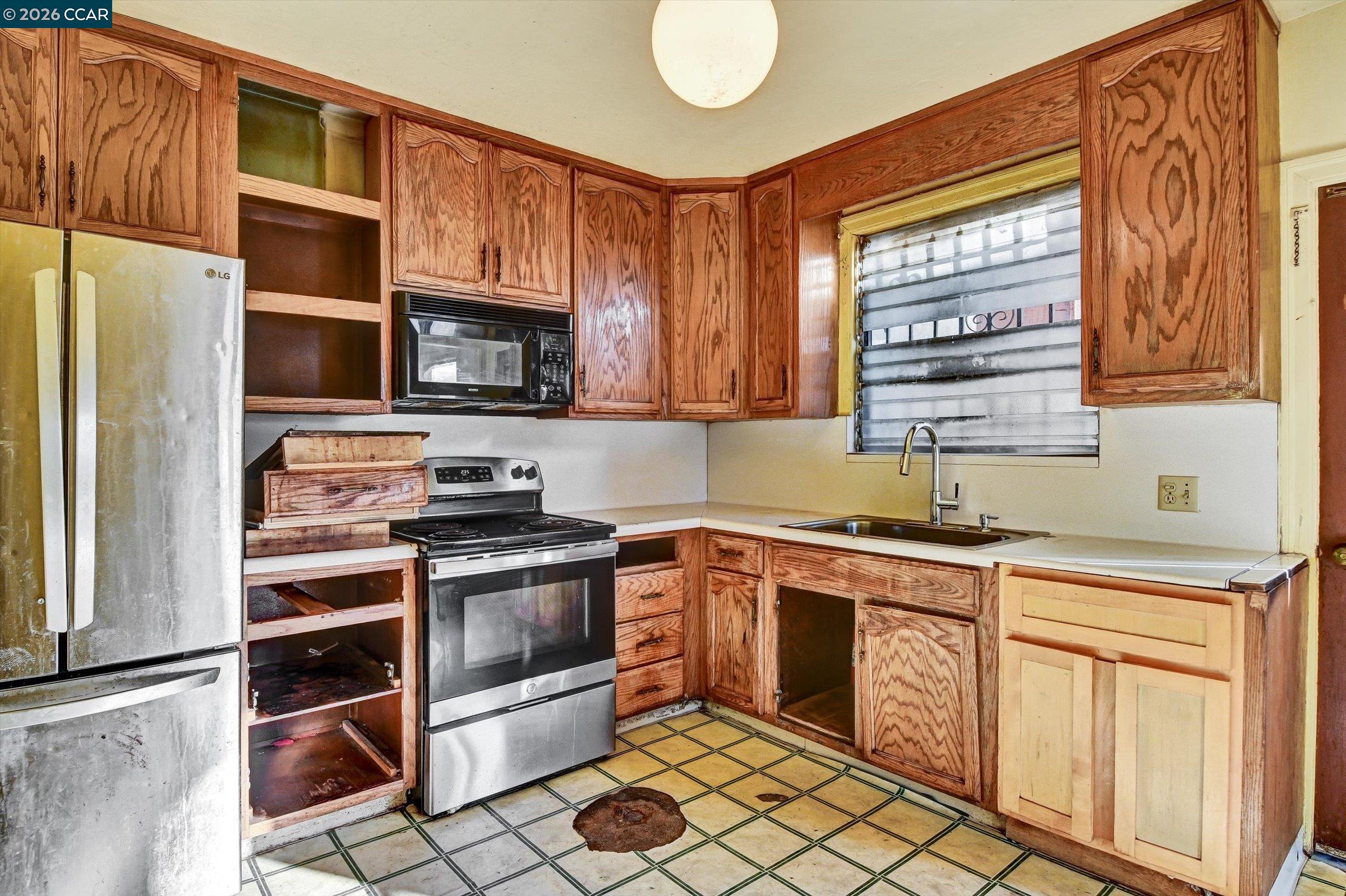 Detail Gallery Image 10 of 40 For 1711 Carleton St, Berkeley,  CA 94703 - 4 Beds | 1 Baths