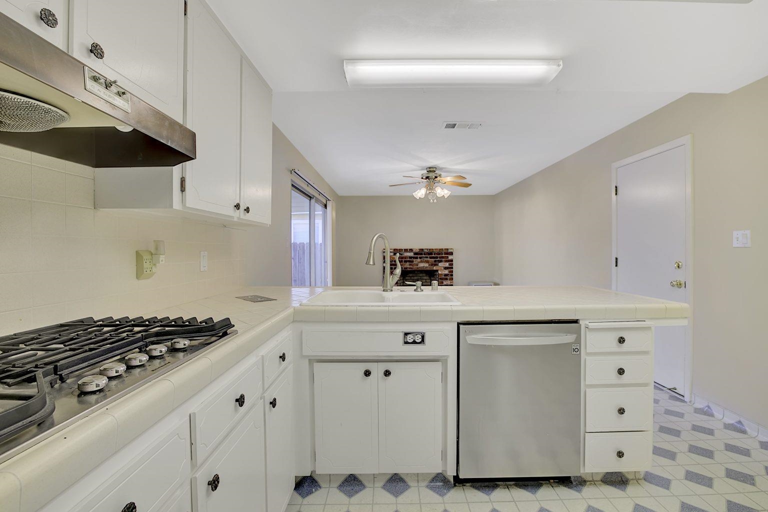 Detail Gallery Image 12 of 41 For 1405 Tulip Dr, Antioch,  CA 94509 - 3 Beds | 2 Baths