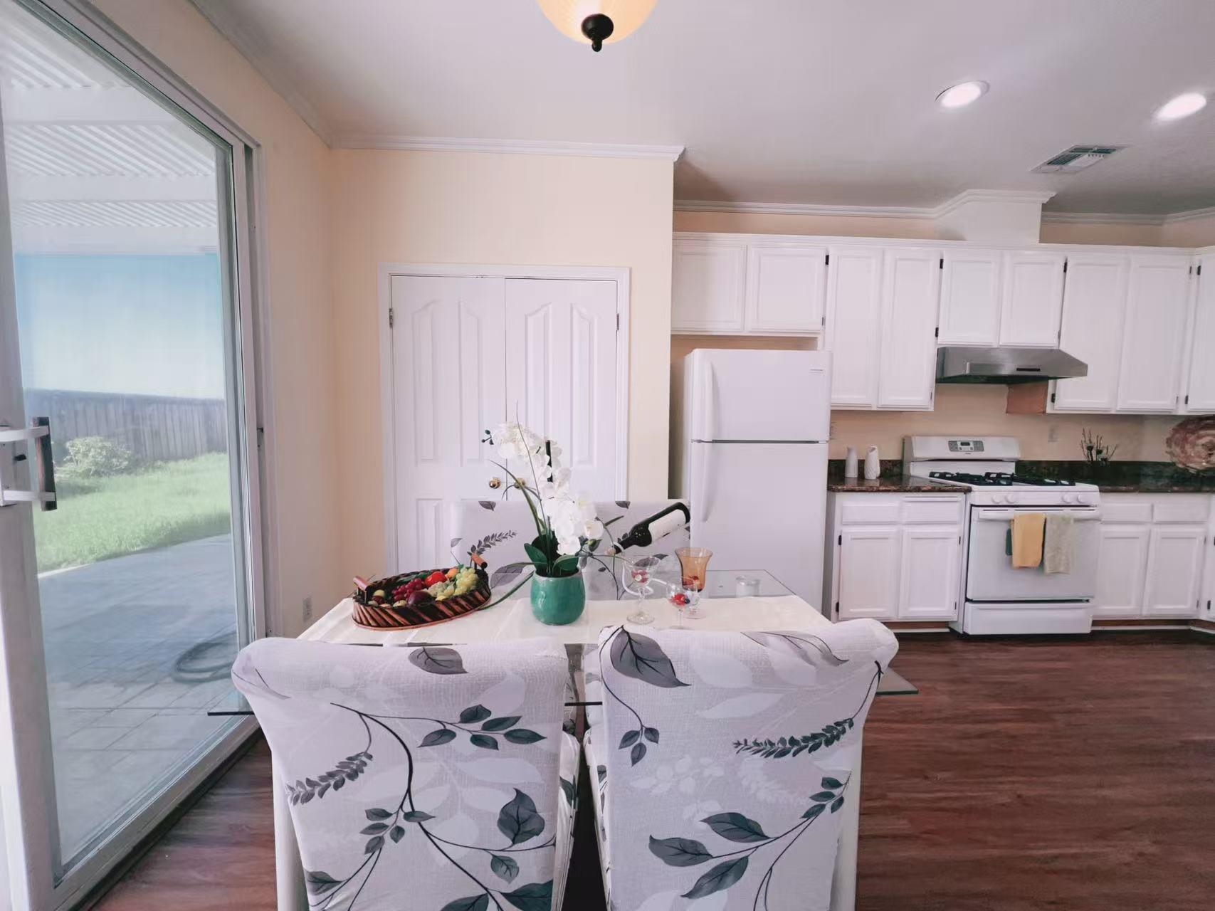 Detail Gallery Image 7 of 27 For 19 Quartz Court, Pittsburg,  CA 94565 - 6 Beds | 3/1 Baths