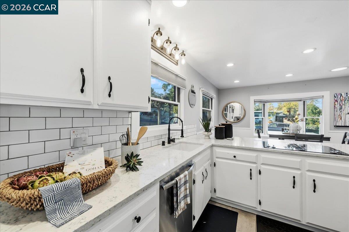 Detail Gallery Image 12 of 42 For 209 Towers, Pacheco,  CA 94553 - 3 Beds | 2 Baths