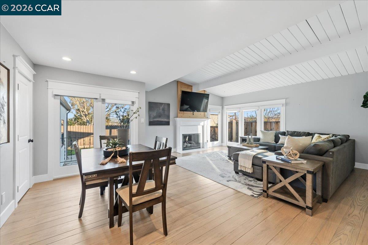 Detail Gallery Image 6 of 42 For 209 Towers, Pacheco,  CA 94553 - 3 Beds | 2 Baths