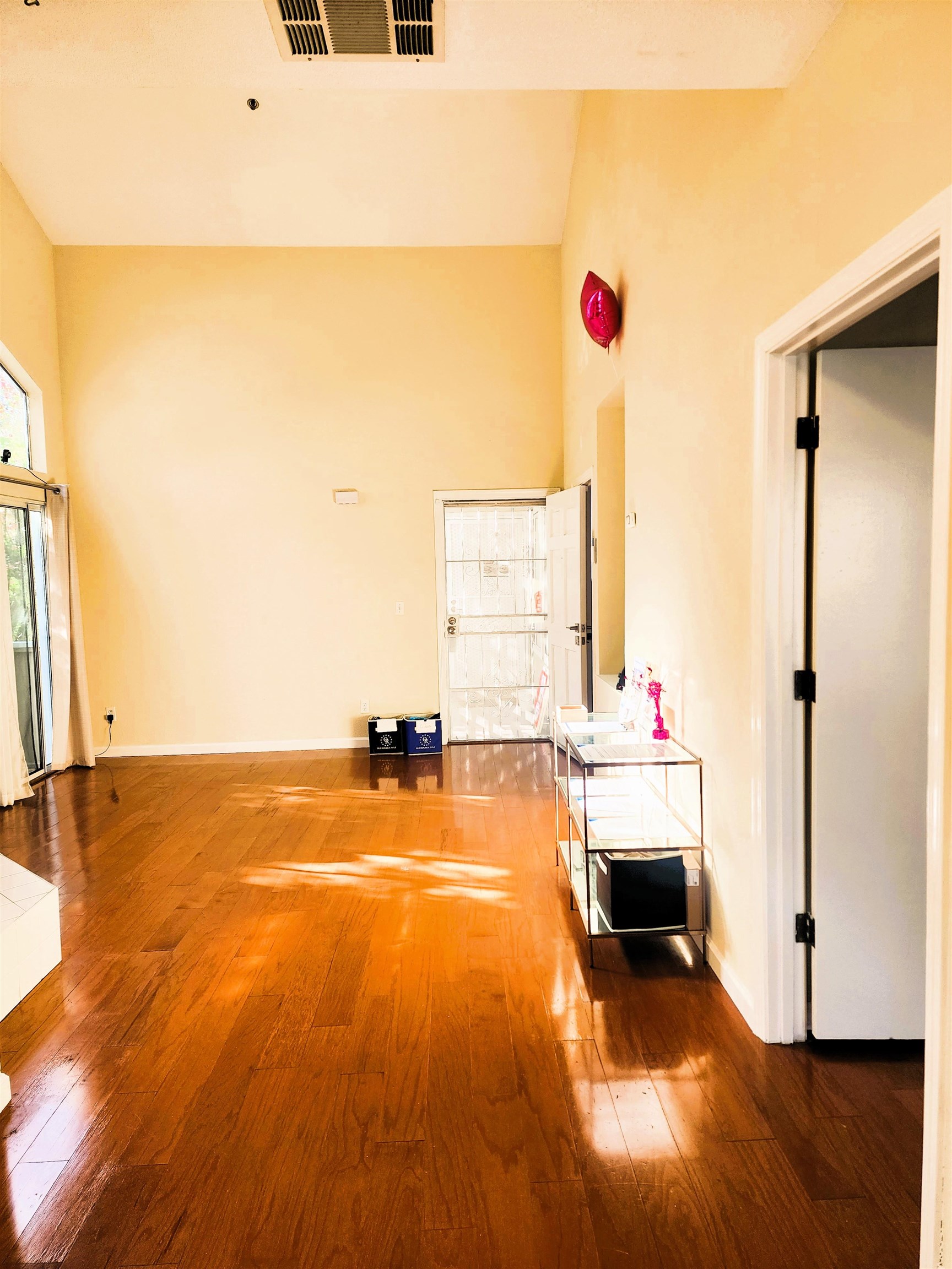 Detail Gallery Image 13 of 26 For 1410 Thrush Ave #3,  –,  CA 94578 - 2 Beds | 2 Baths