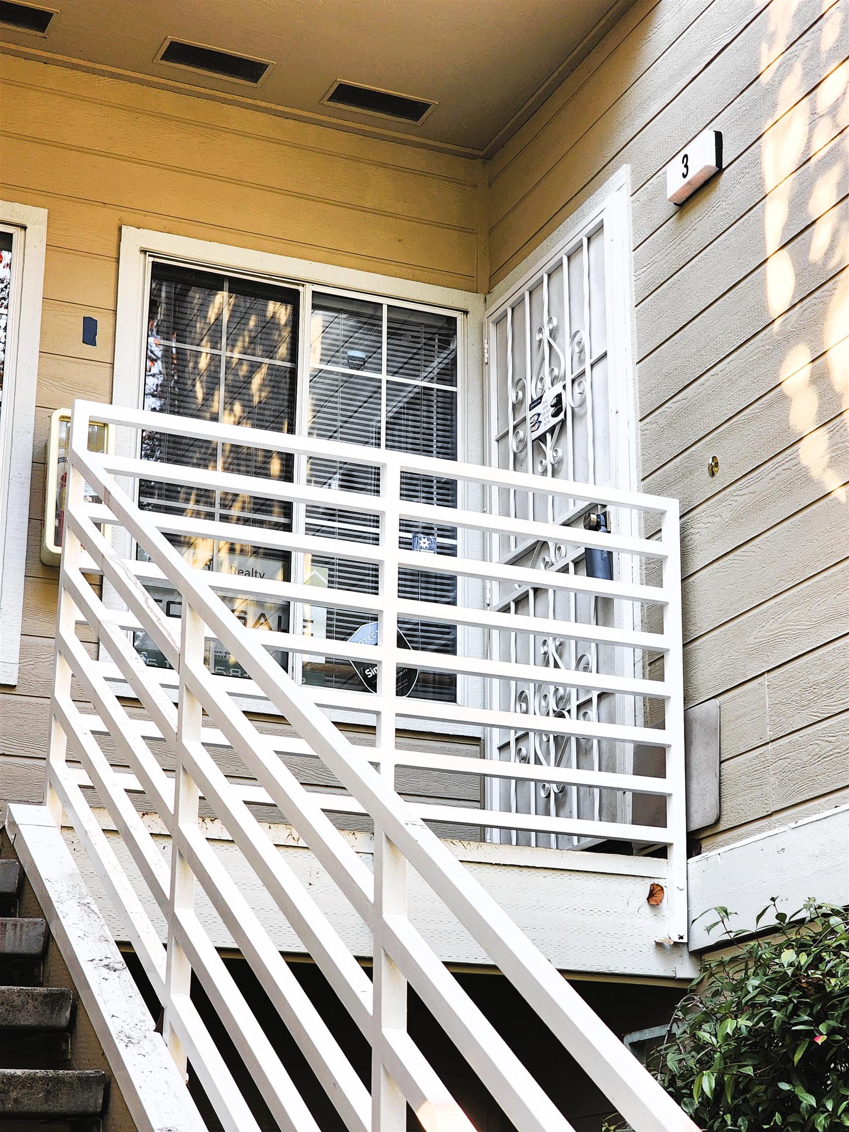 Detail Gallery Image 5 of 26 For 1410 Thrush Ave #3,  –,  CA 94578 - 2 Beds | 2 Baths