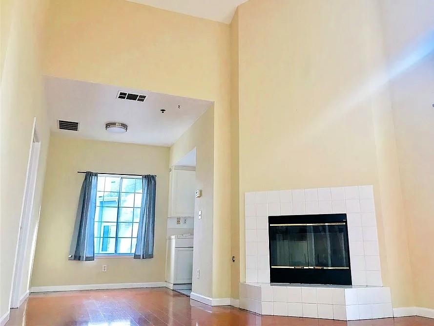 Detail Gallery Image 10 of 26 For 1410 Thrush Ave #3,  –,  CA 94578 - 2 Beds | 2 Baths