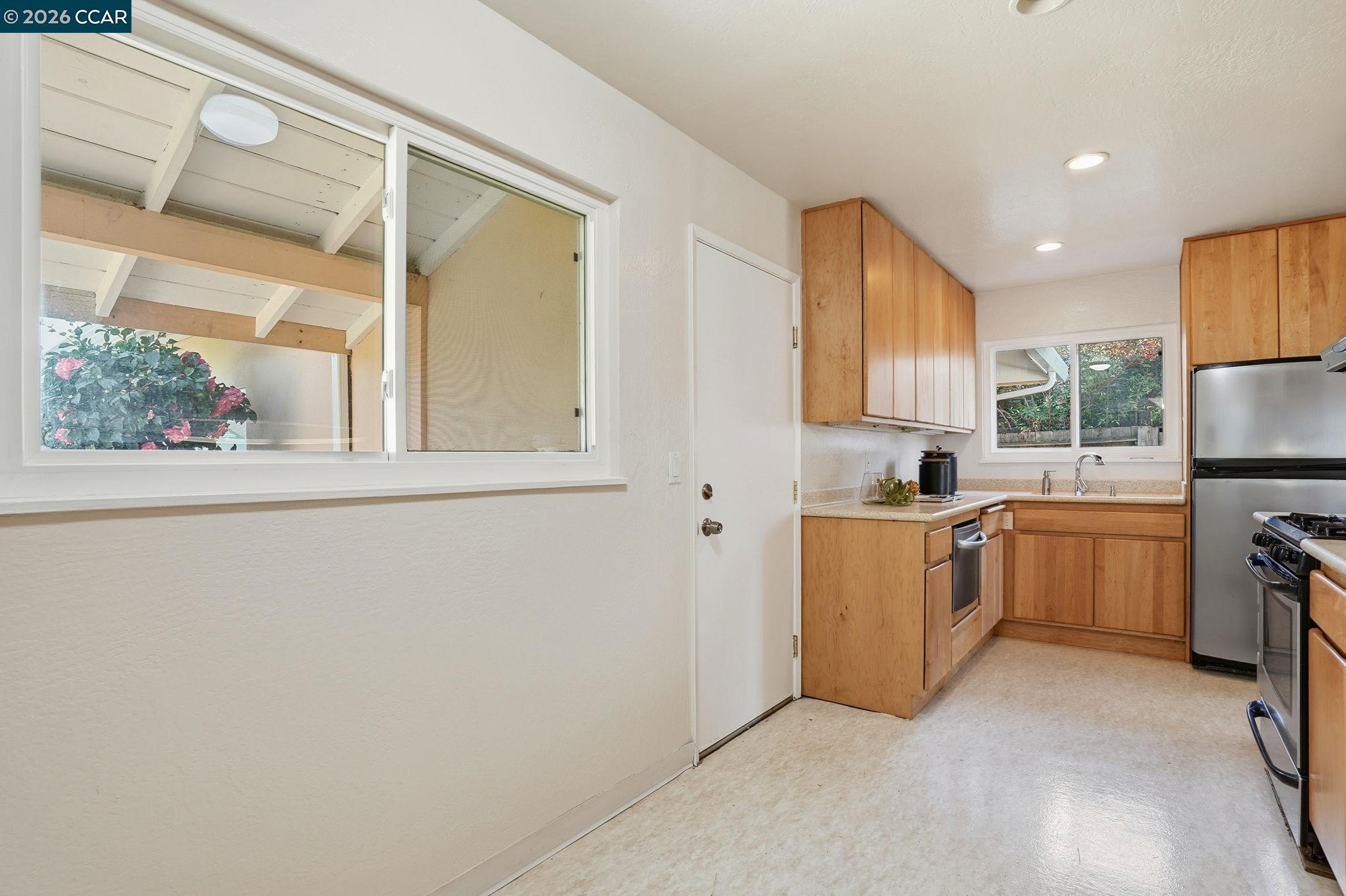 Detail Gallery Image 8 of 29 For 1139 Aspen Dr, Concord,  CA 94520 - 3 Beds | 2/1 Baths