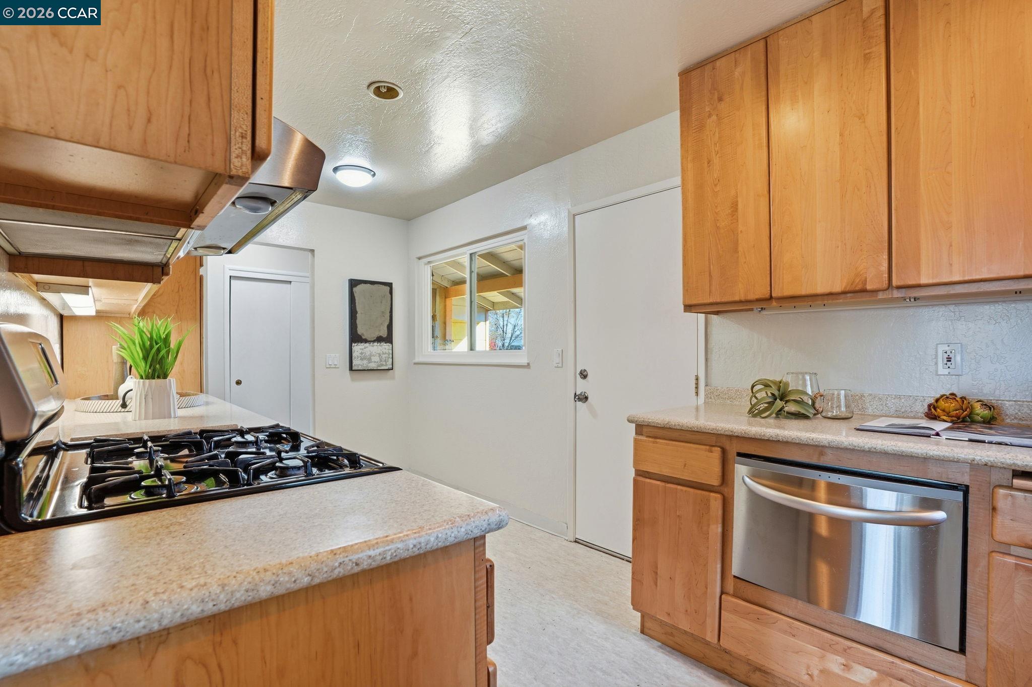Detail Gallery Image 10 of 29 For 1139 Aspen Dr, Concord,  CA 94520 - 3 Beds | 2/1 Baths