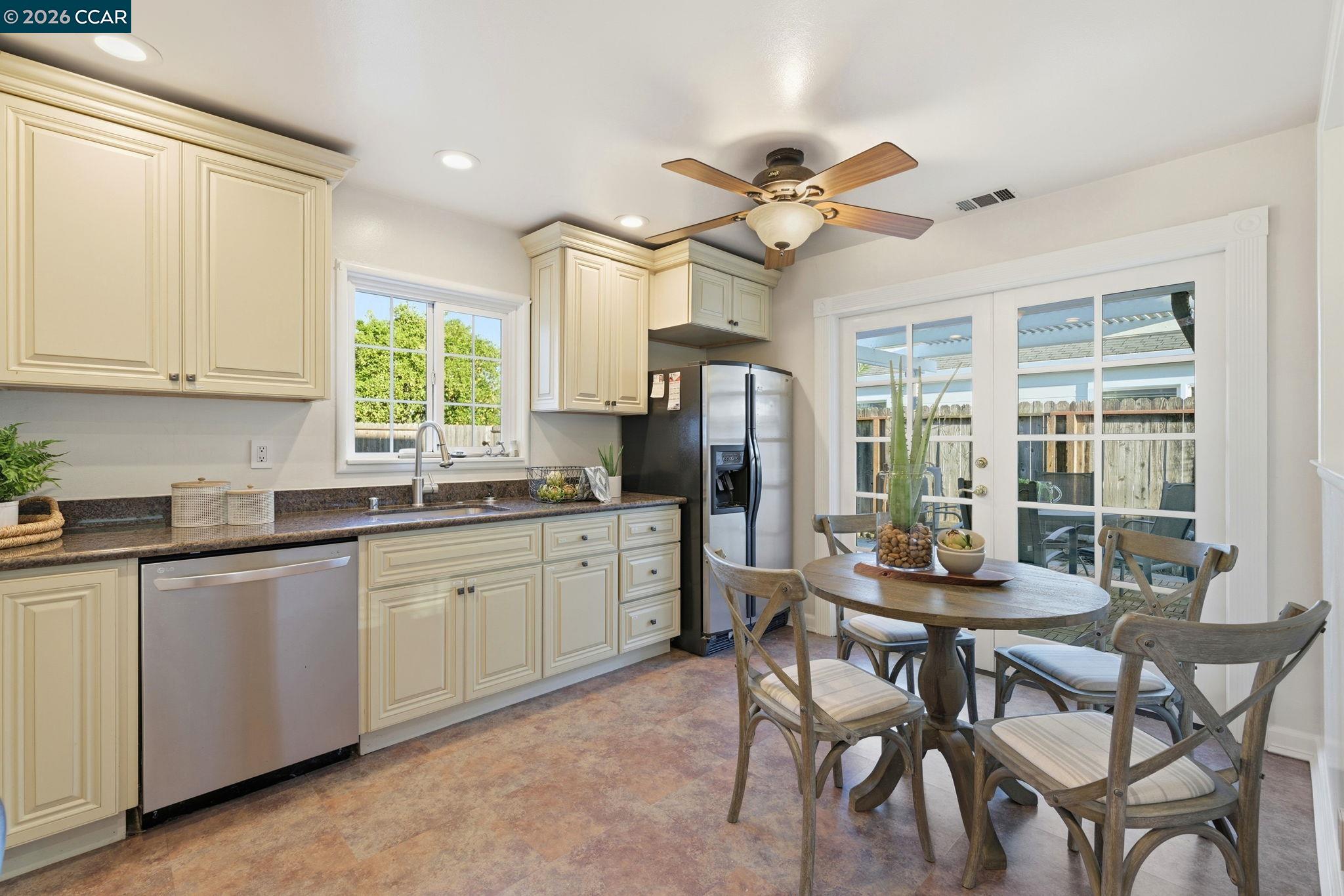 Detail Gallery Image 15 of 41 For 1868 Granada Dr, Concord,  CA 94519 - 4 Beds | 2 Baths