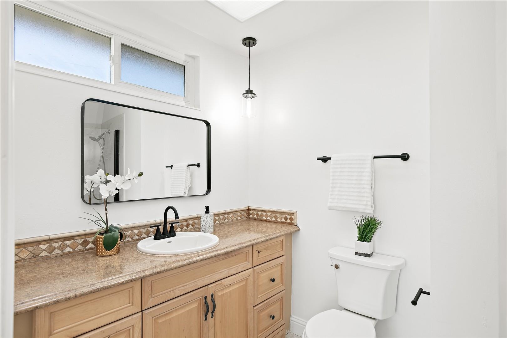 Detail Gallery Image 13 of 31 For 6852 Massey Ct, Pleasanton,  CA 94588 - 3 Beds | 2 Baths