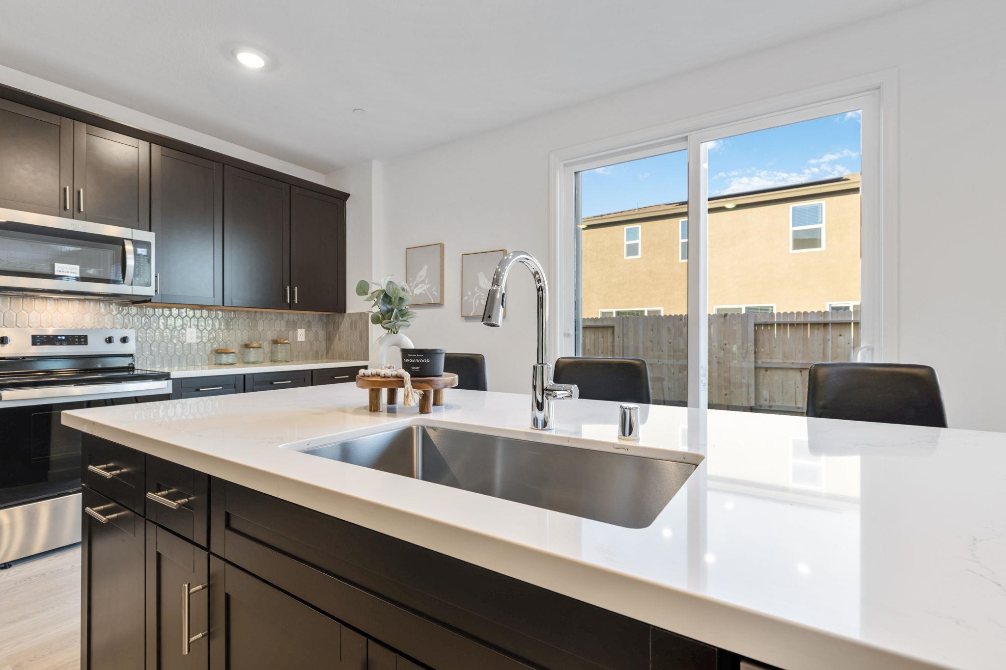 Detail Gallery Image 12 of 52 For 2521 Sather Street, Manteca,  CA 95337 - 5 Beds | 3 Baths