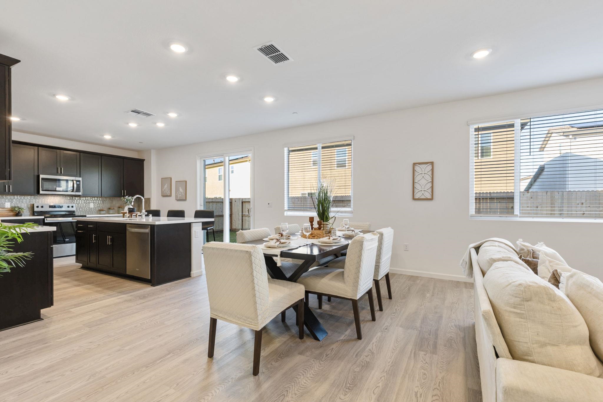 Detail Gallery Image 14 of 52 For 2521 Sather Street, Manteca,  CA 95337 - 5 Beds | 3 Baths