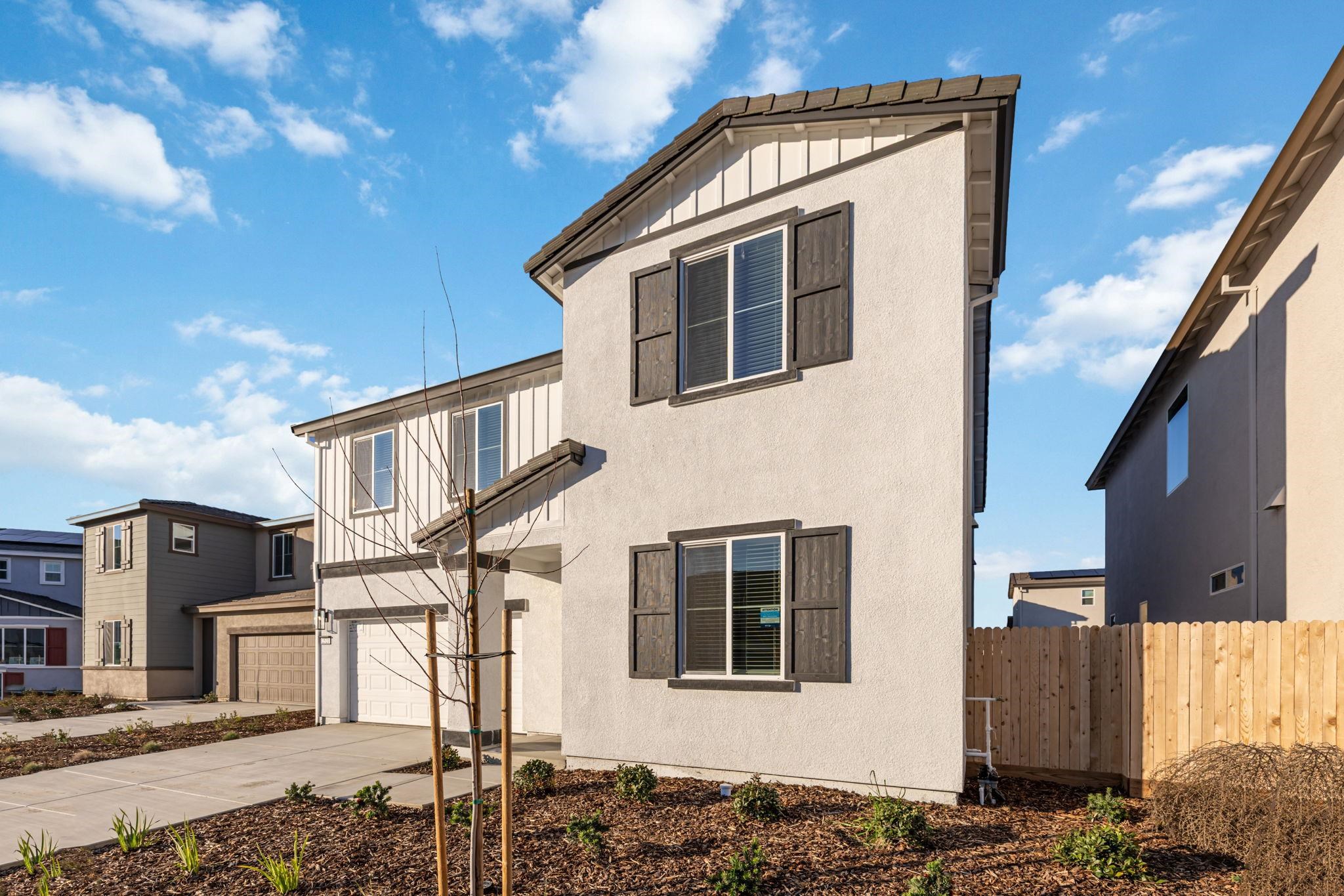 Detail Gallery Image 4 of 52 For 2521 Sather Street, Manteca,  CA 95337 - 5 Beds | 3 Baths