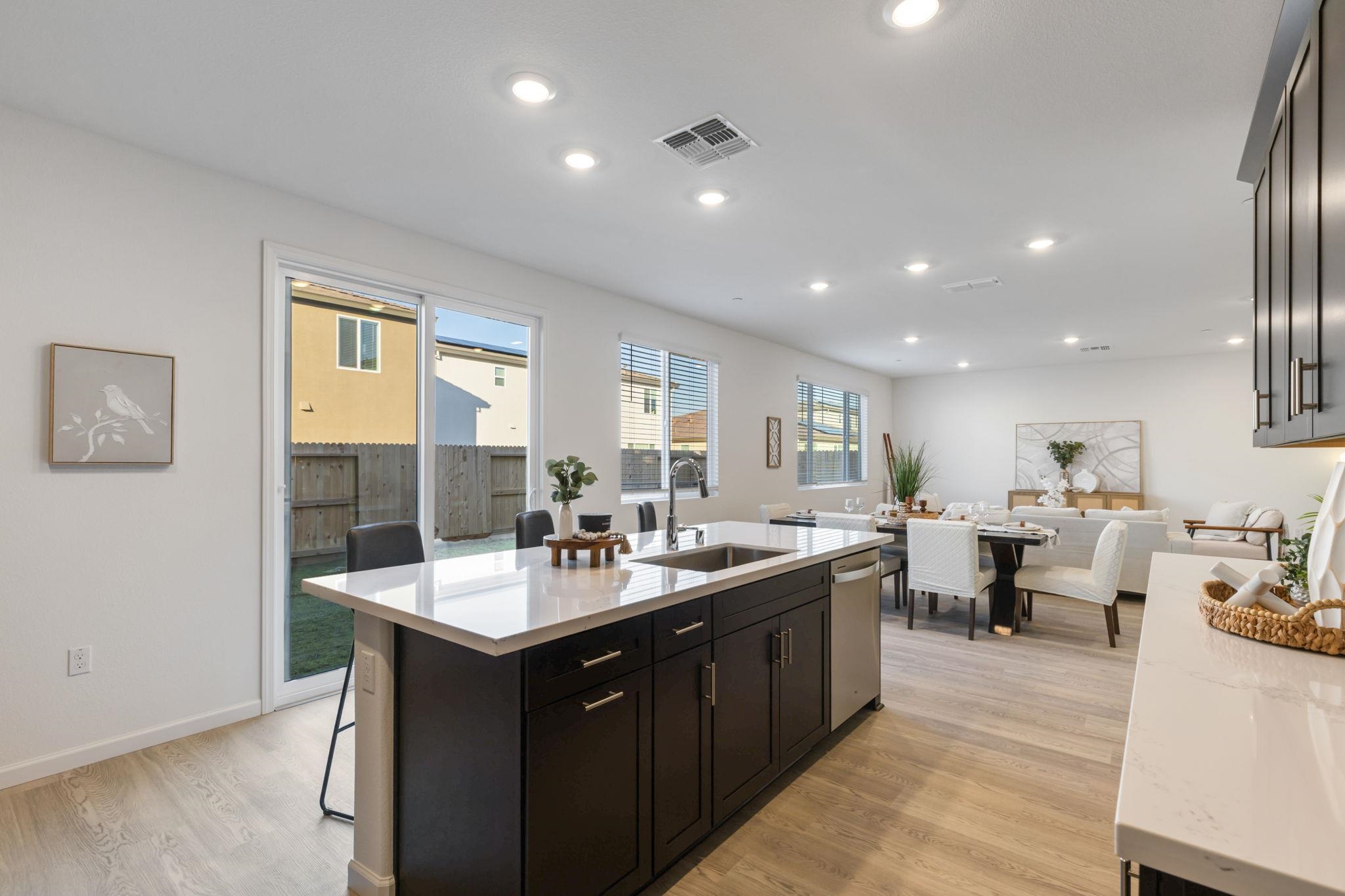 Detail Gallery Image 9 of 52 For 2521 Sather Street, Manteca,  CA 95337 - 5 Beds | 3 Baths