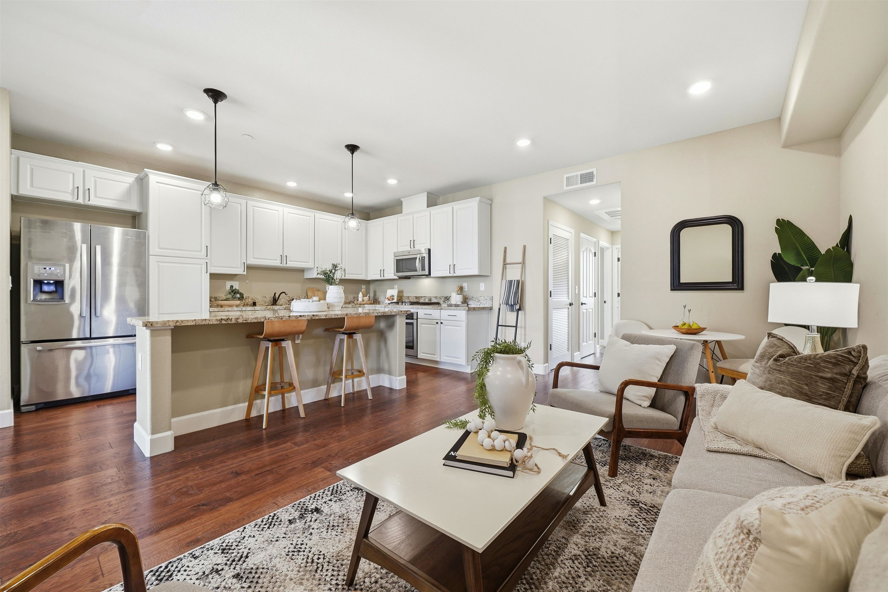 Photo #1: 41121150 Listing: Photo #1