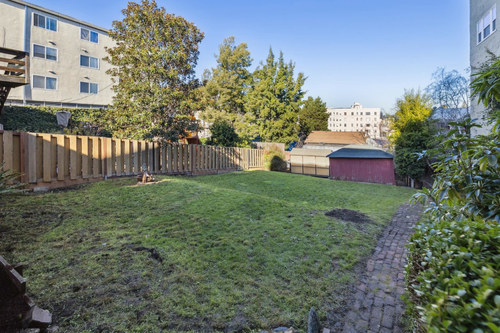 Detail Gallery Image 2 of 60 For 361 Hanover Avenue, Oakland,  CA 94606 - 5 Beds | 2/1 Baths